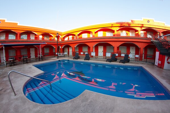 المنشأة من الخارج