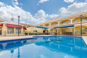 Outdoor pool, open 9:00 AM to 10:00 PM, sun loungers