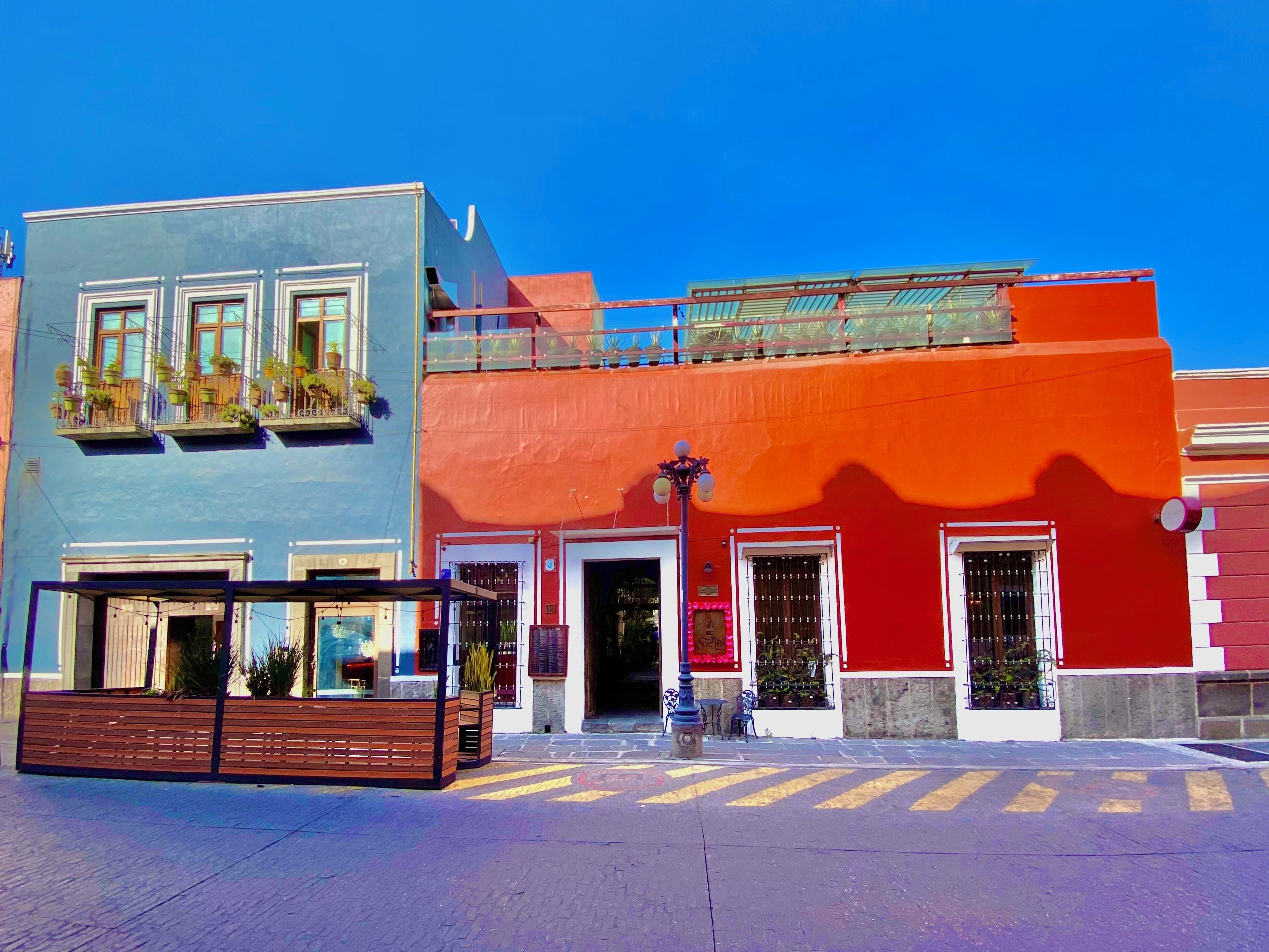 Vista frontal de la propiedad