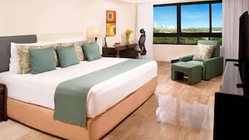 In-room safe, laptop workspace, iron/ironing board, free WiFi