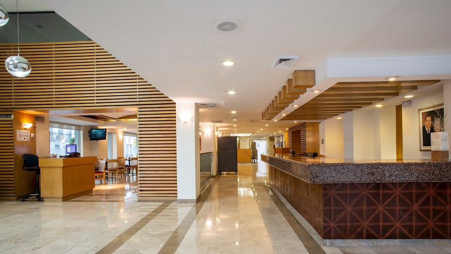 Hotel Plaza Calzada