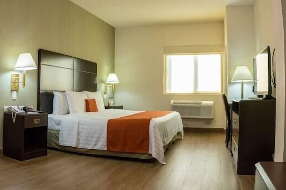 Desk, iron/ironing board, WiFi (free), bed sheets