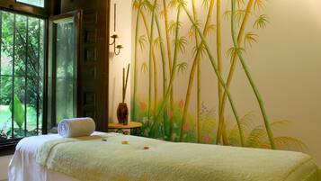 Sauna seca, banheira de hidromassagem, tratamentos corporais