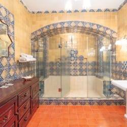 Presidential Suite | Bathroom | Combined shower/bathtub, free toiletries, hair dryer, towels