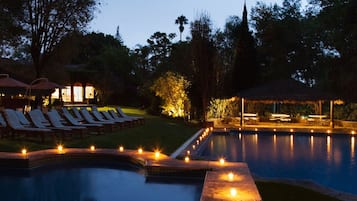 Outdoor pool, pool umbrellas, sun loungers