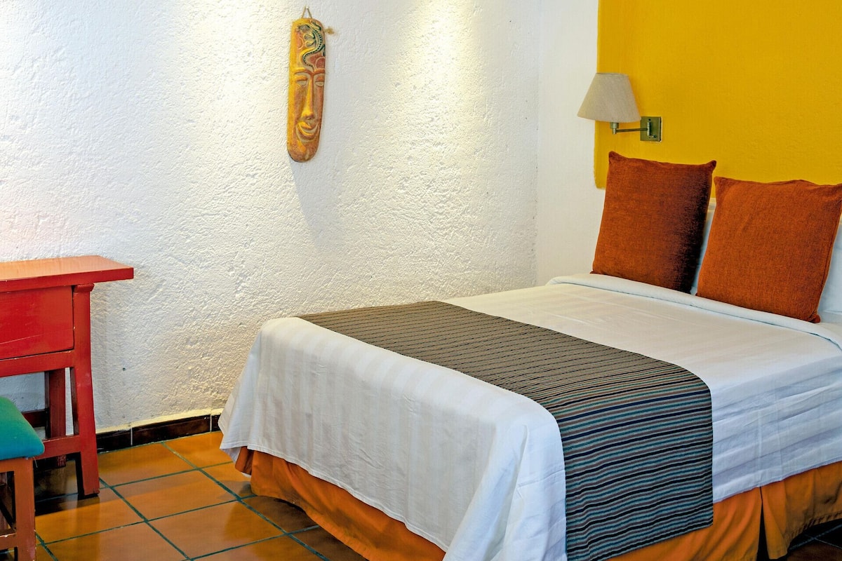 In-room safe, desk, iron/ironing board, free WiFi