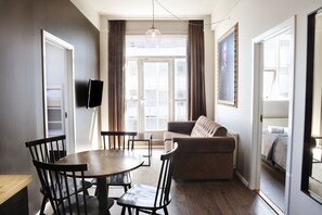 Familienzimmer | Zimmersafe, Schreibtisch, Verdunkelungsvorhänge, Bügeleisen/Bügelbrett
