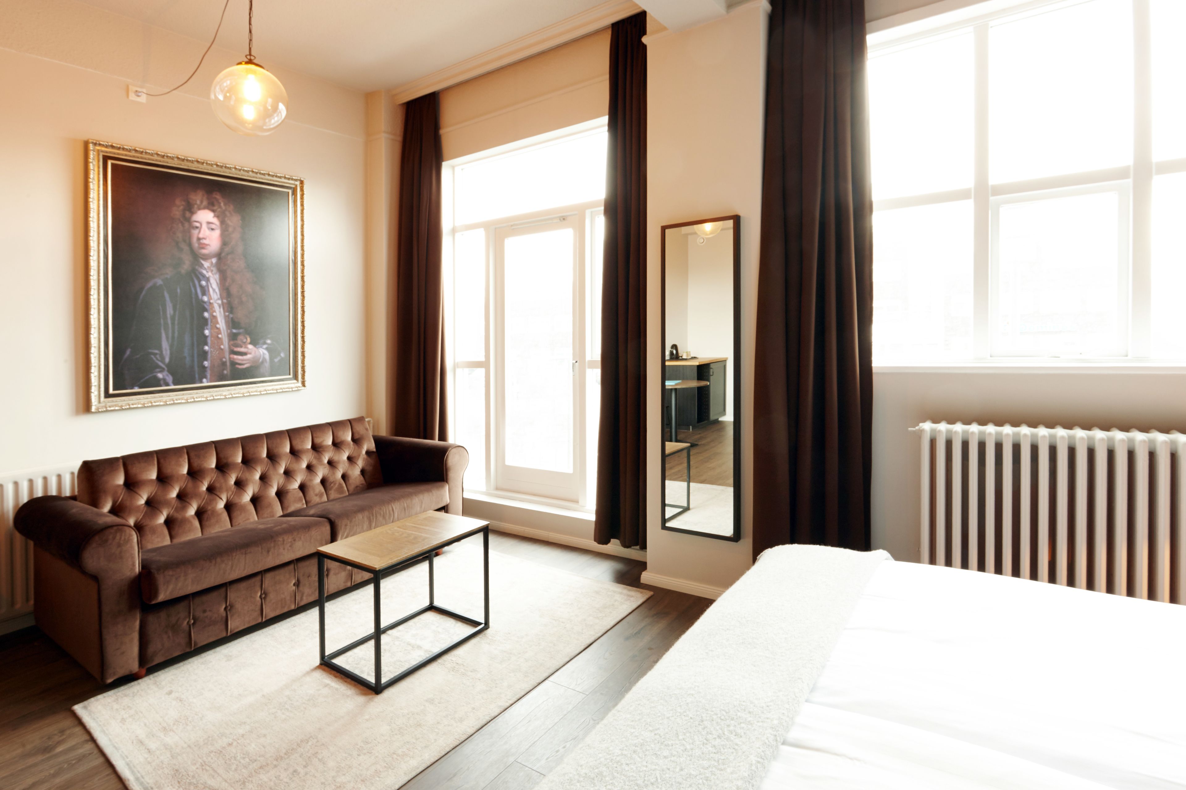 Dobbeltrom – deluxe | Safe på rommet, skrivebord, blendingsgardiner og strykejern/-brett