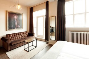 Deluxe-Doppelzimmer | Zimmersafe, Schreibtisch, Verdunkelungsvorhänge, Bügeleisen/Bügelbrett