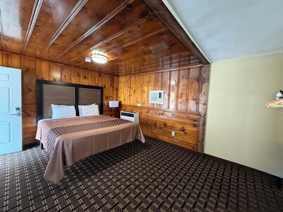 Pinewood Inn