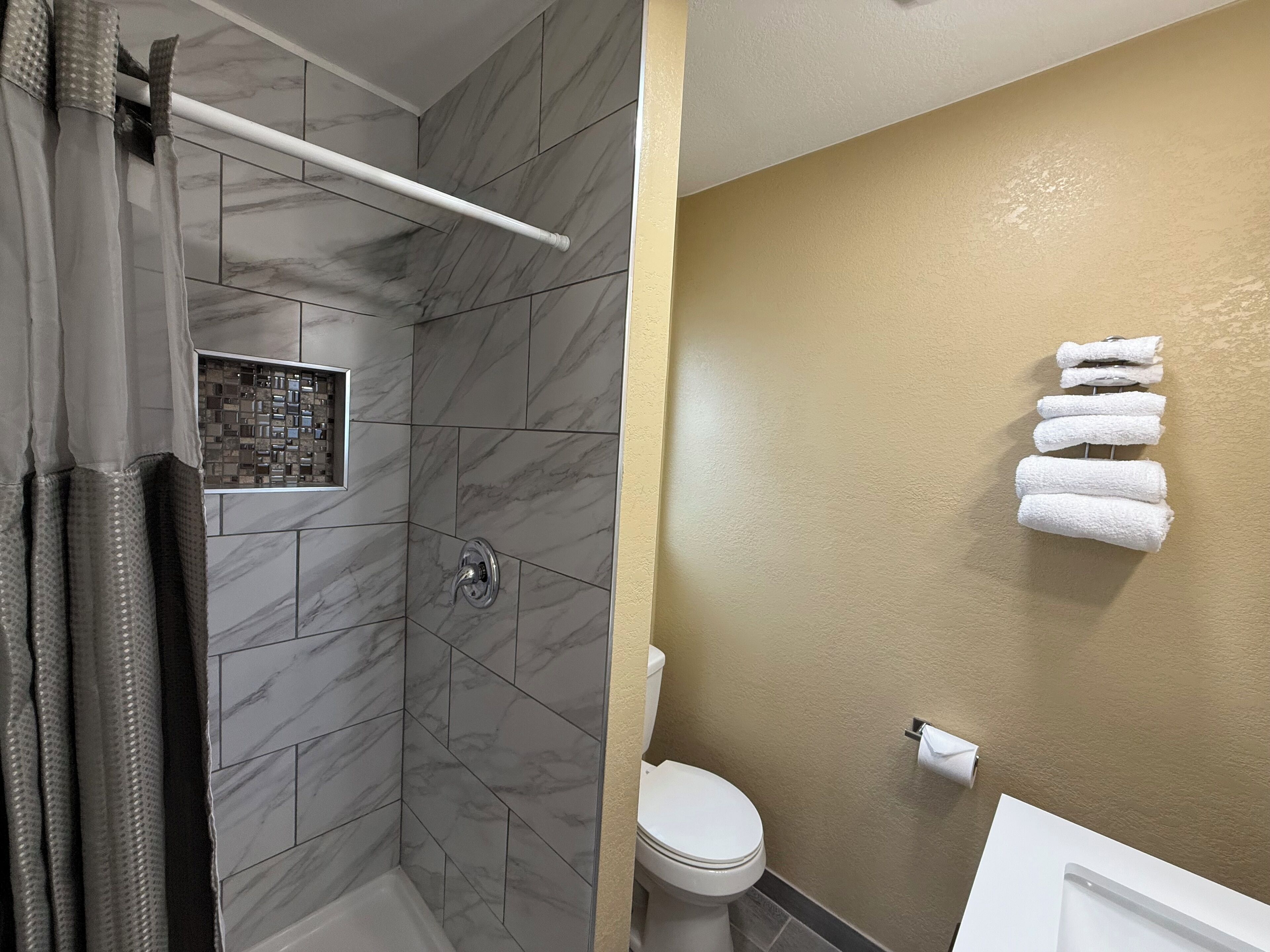 Deluxe Single Room, 1 Queen Bed  ( No  A/C) | Bathroom | Shower, free toiletries, towels