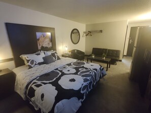 Deluxe Single Room | Premium bedding, down duvets, memory-foam beds, desk - The Suite Inn (Rapid City)