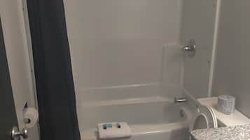 Bañera y ducha independientes y cabezal de ducha con hidromasaje