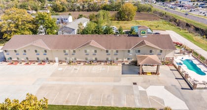 Wamego Inn and Suites