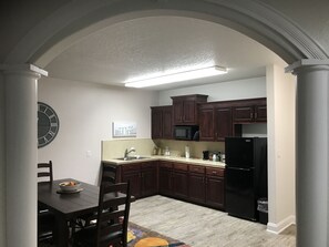 Presidential Room, 1 King Bed | Private kitchen