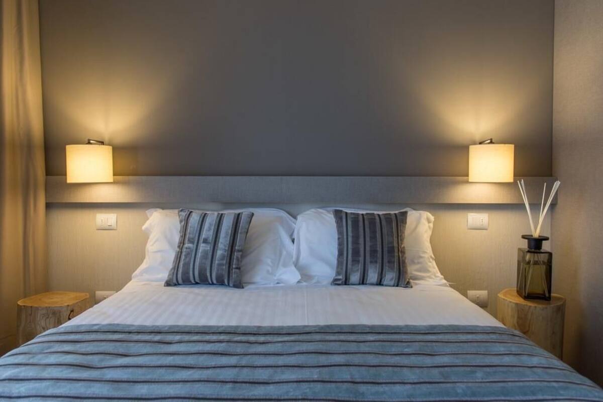 Minibar, Zimmersafe, Verdunkelungsvorhänge, schallisolierte Zimmer