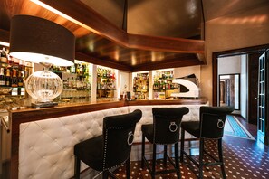 Bar (trong khuôn viên)
