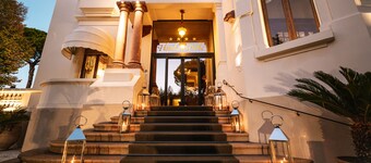 Hotel De la Ville