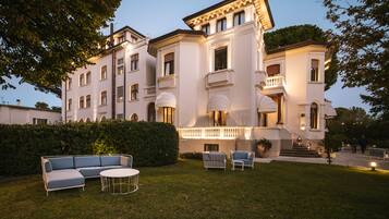 Mặt tiền nơi lưu trú