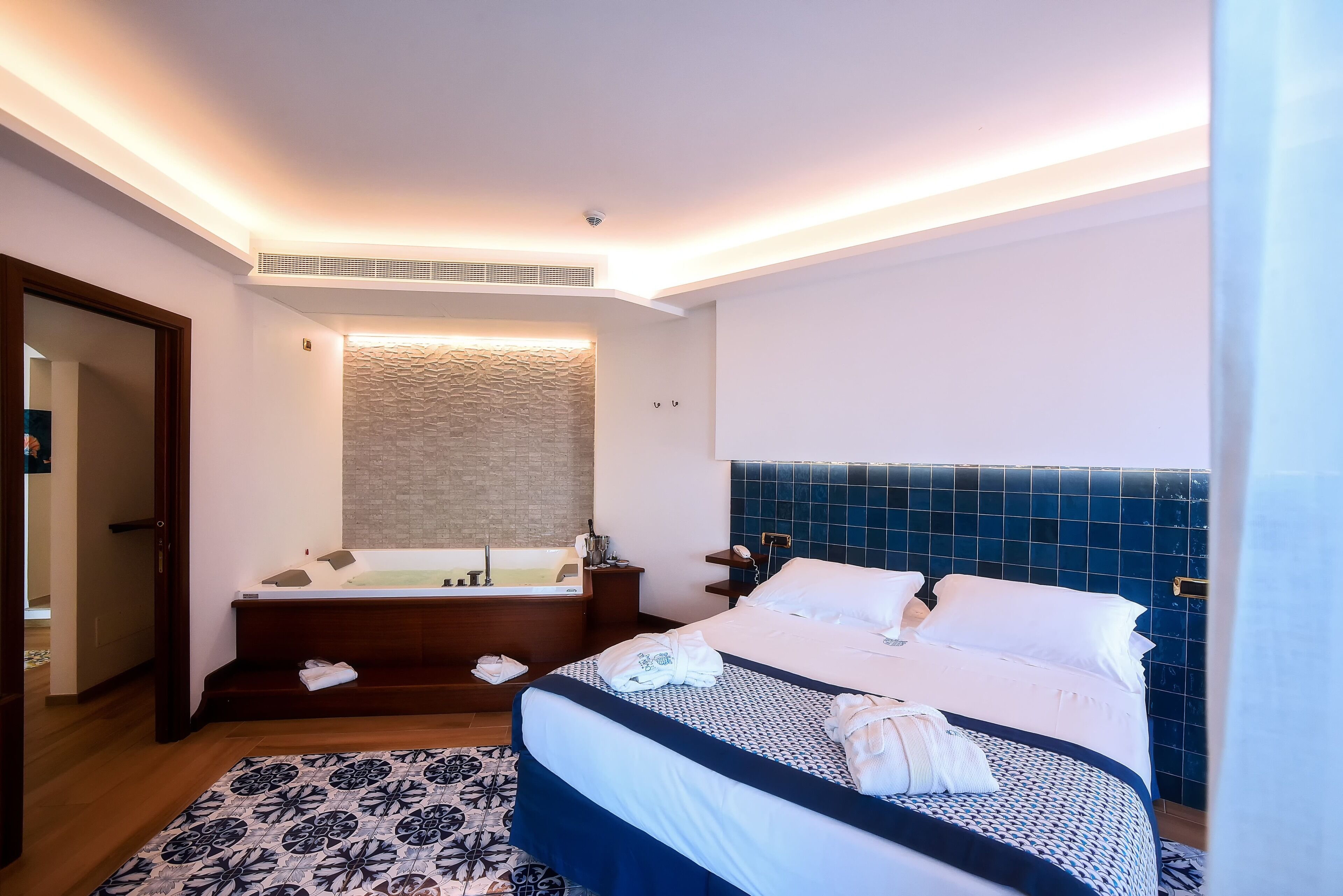 panoramic suite | 1 bedroom, minibar, in-room safe, desk