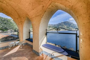 Appartement, vue sur la mer, dans l’édifice annexe (500 meters from main building) | Minibar, coffre-fort, bureau, rideaux d’obscurcissement