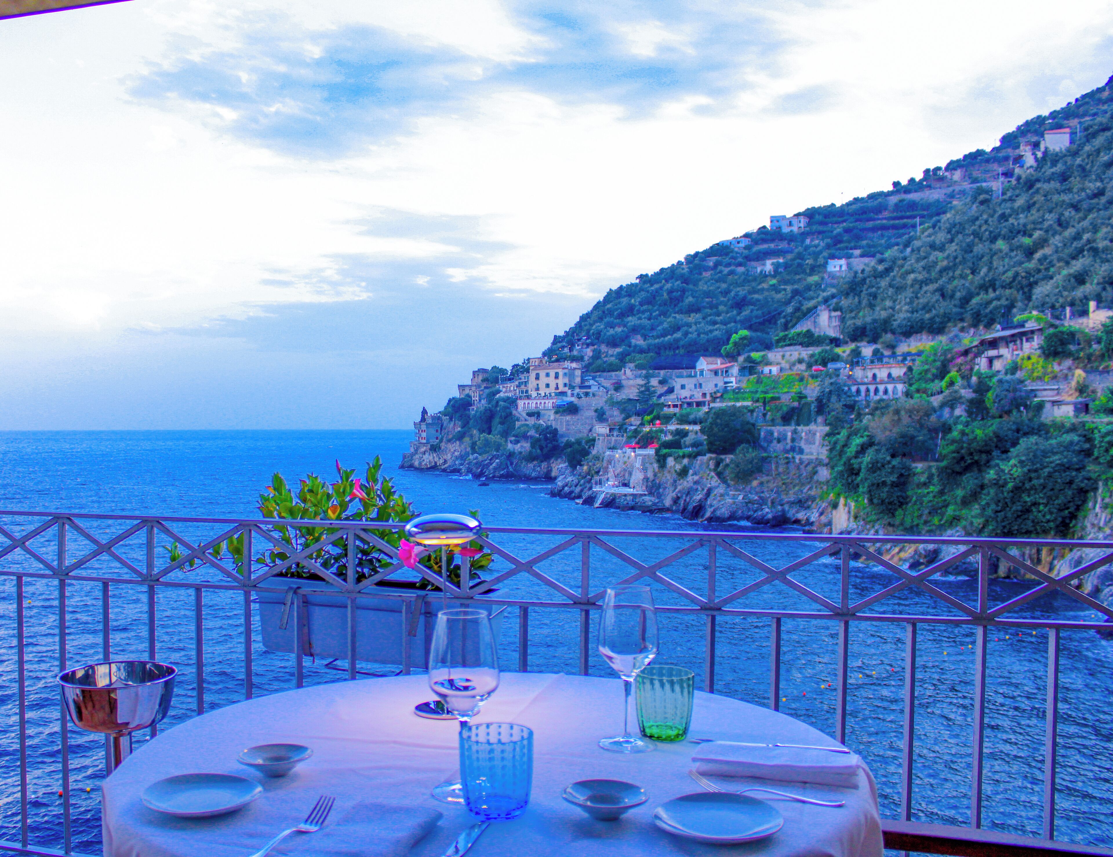 breakfast, lunch, dinner served; seafood, beach views