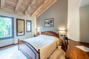 In-room safe, desk, cribs/infant beds, free WiFi - Locanda Sant'Anna (Argegno)