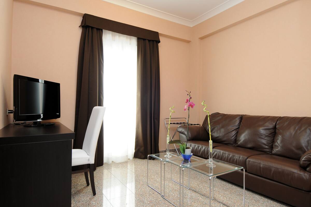 1 bedroom, down duvets, minibar, in-room safe