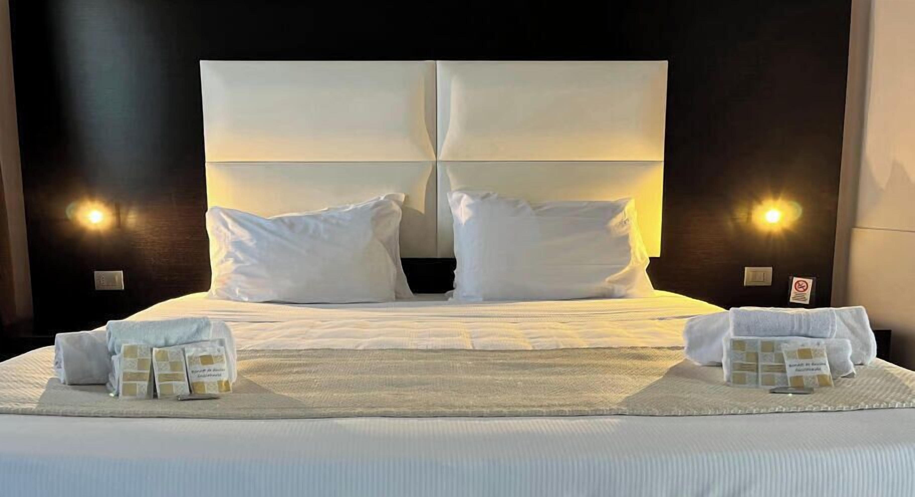 Dúnsængur, míníbar, öryggishólf í herbergi, skrifborð