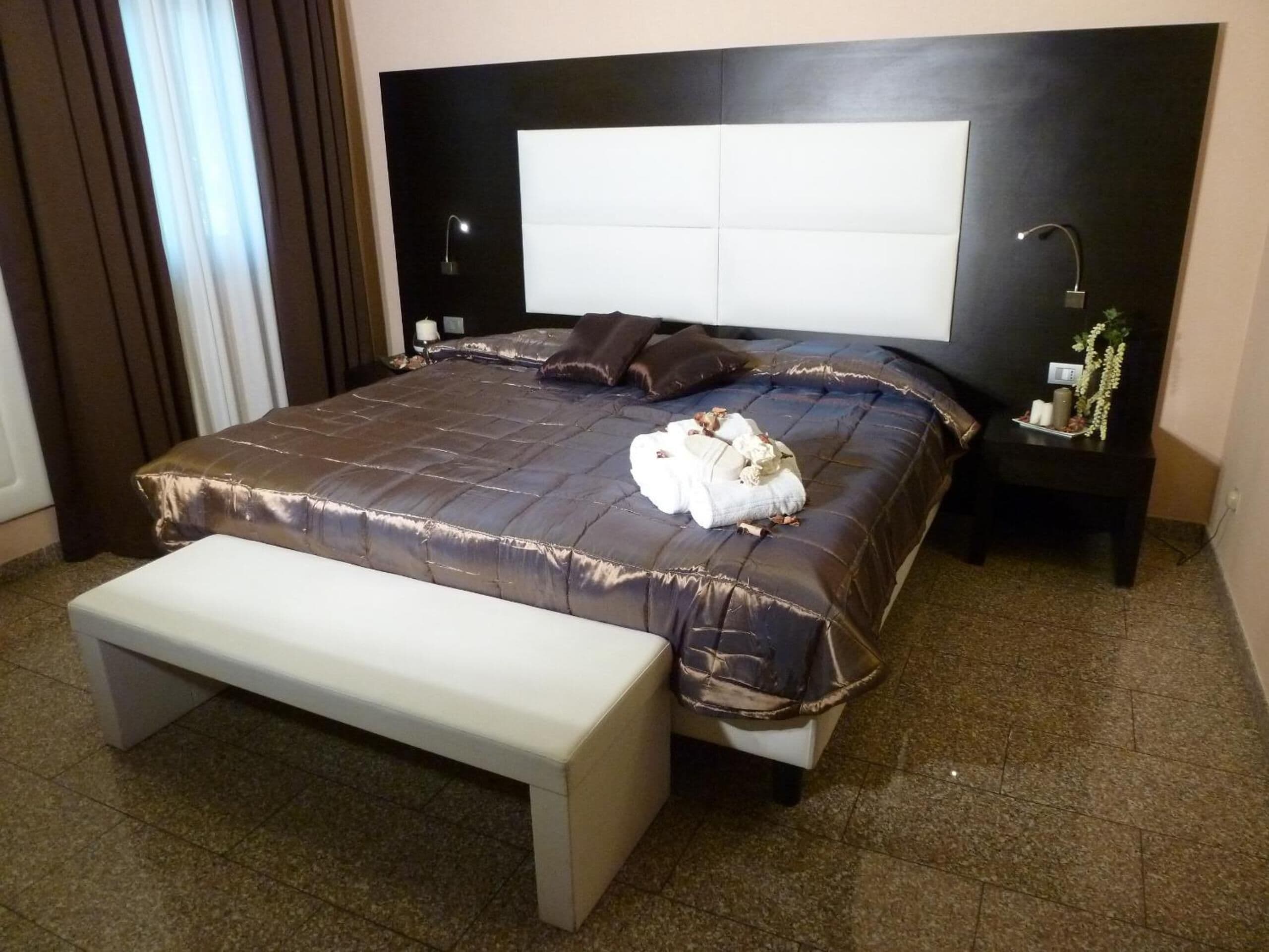 1 bedroom, down duvets, minibar, in-room safe