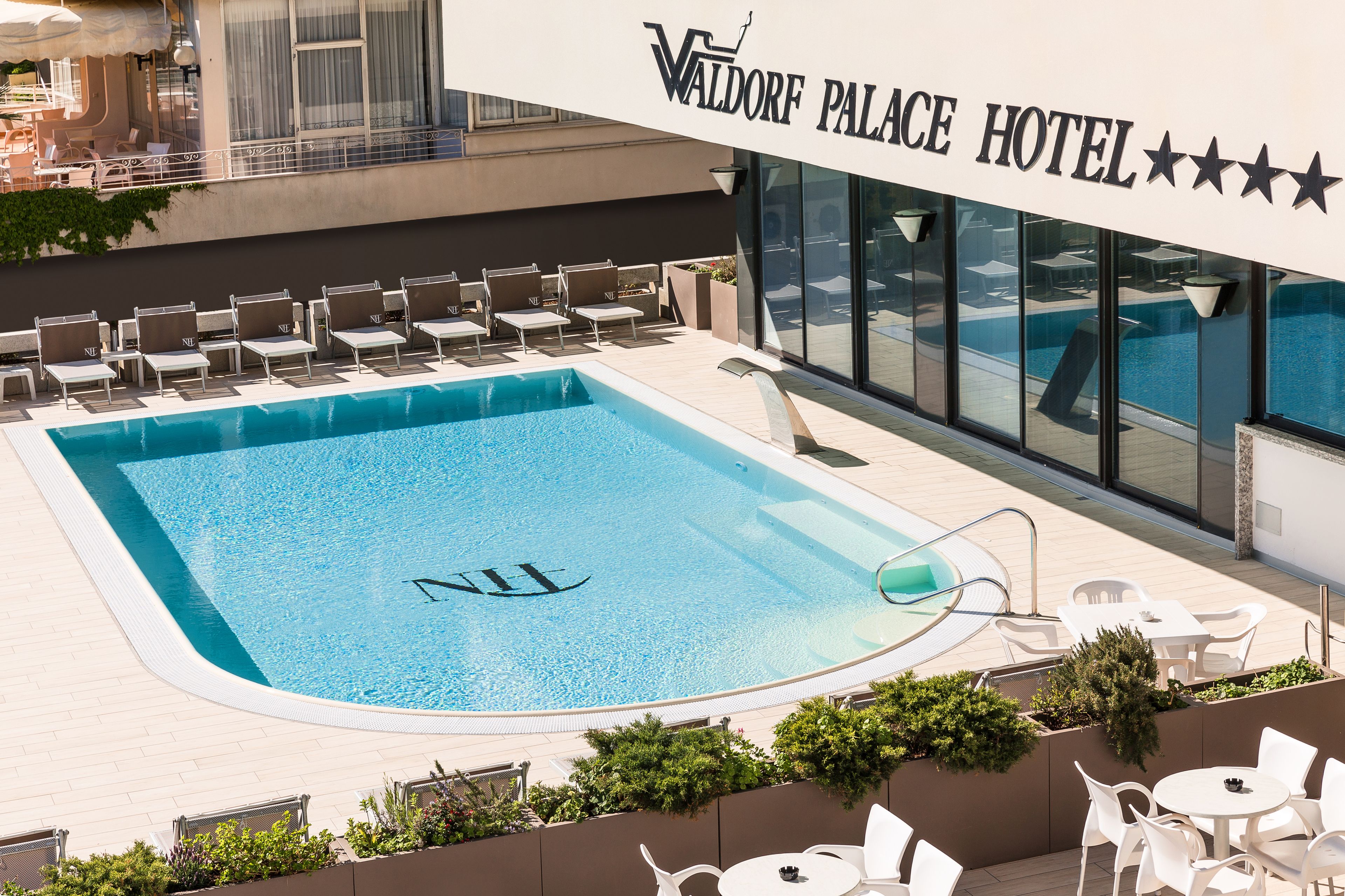 outdoor pool, pool loungers