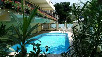 Outdoor pool, pool umbrellas, sun loungers