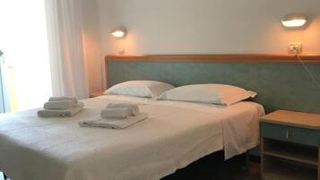 Premium bedding, in-room safe, desk, laptop workspace