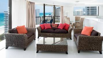 40-inch TV with digital channels