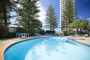 Indoor pool, outdoor pool, pool loungers - BreakFree Longbeach (Surfers Paradise)
