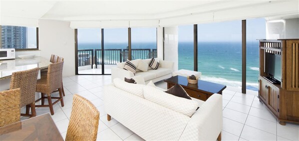 3 Bedroom | Living area | 40-inch TV with digital channels