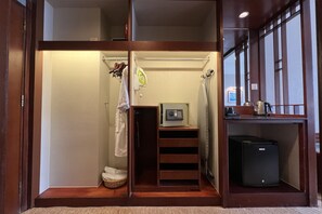 1 phòng ngủ, minibar, két bảo mật tại phòng, bàn 
