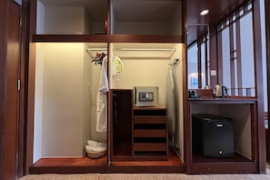 1 phòng ngủ, minibar, két bảo mật tại phòng, bàn