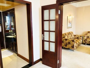 Suite | Minibar, in-room safe, desk, blackout curtains