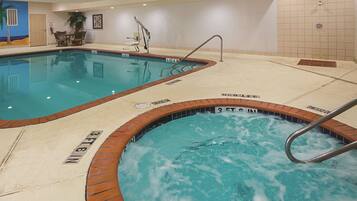 Una piscina cubierta