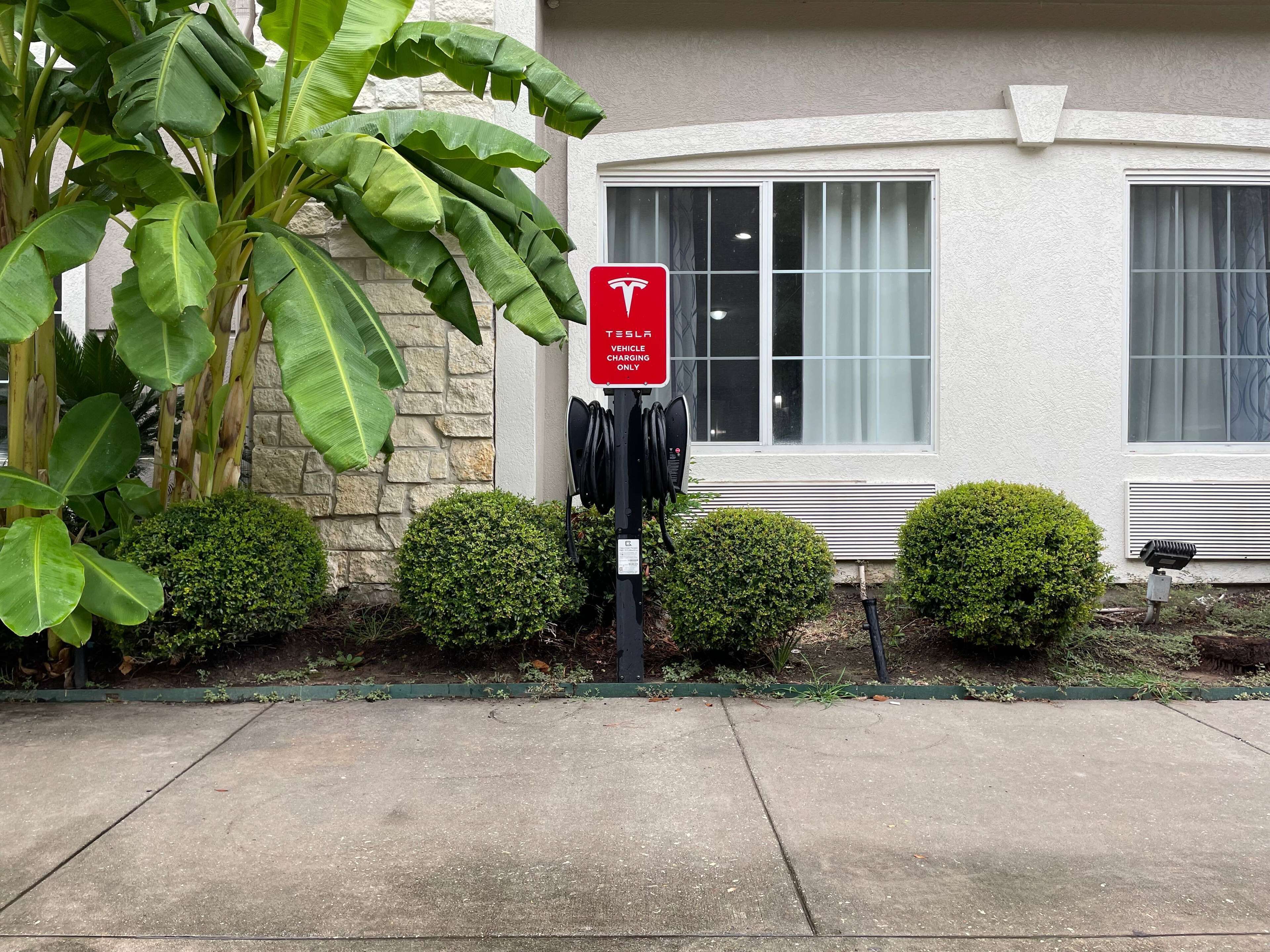 fridge, microwave, coffee/tea maker