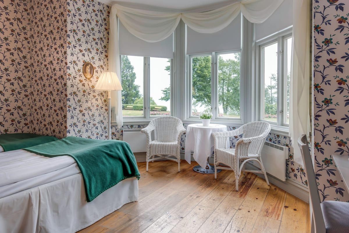 Villa Viktoria Double Room Seaview | โต๊ะทำงาน, ผ้าม่านกันแสง, เตารีด/โต๊ะรีดผ้า, Wi-Fi ฟรี