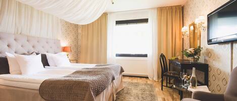 Royal Suite | Bureau, rideaux occultants, fer et planche à repasser, Wi-Fi gratuit