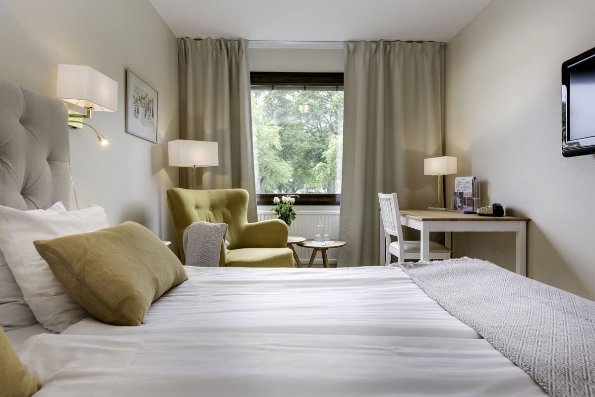 Double Room Mini | โต๊ะทำงาน, ผ้าม่านกันแสง, เตารีด/โต๊ะรีดผ้า, Wi-Fi ฟรี
