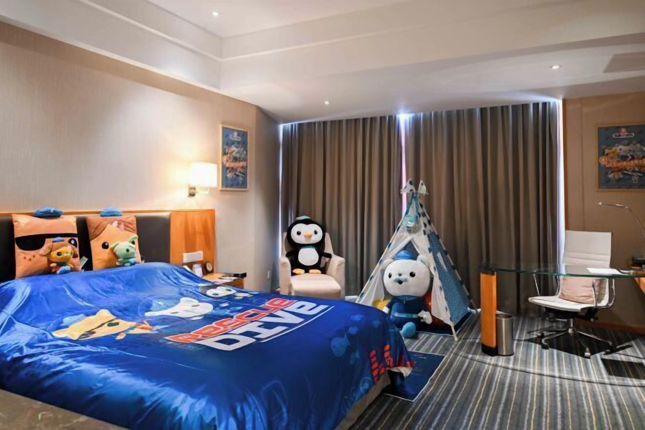 Minibar, in-room safe, desk, soundproofing