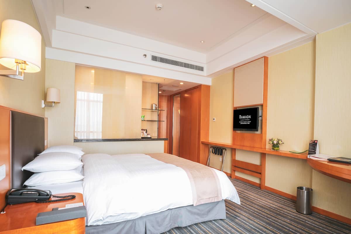 Minibar, caja fuerte, escritorio y sistema de insonorización