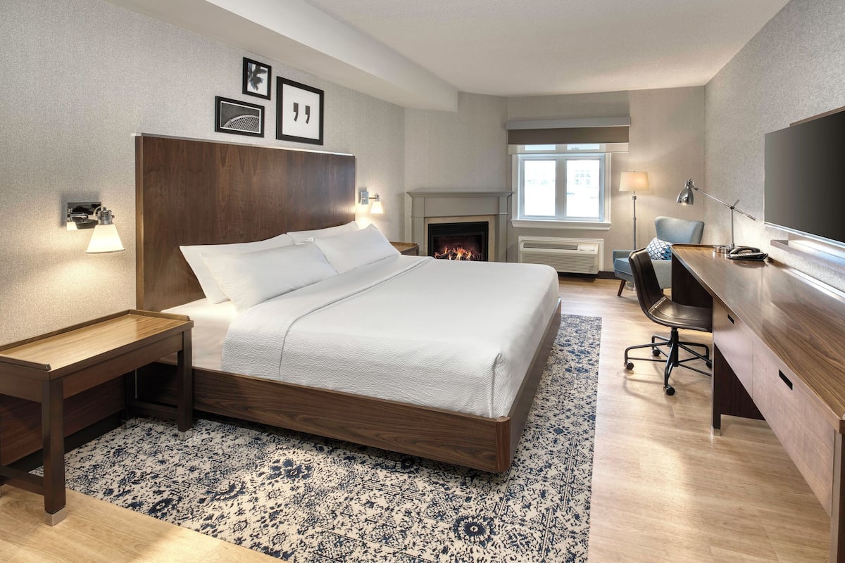 Suite Junior, 1 trÚs grand lit, foyer, rez-de-chaussée | Literie hypoallergénique, couette en duvet, coffre-fort, bureau