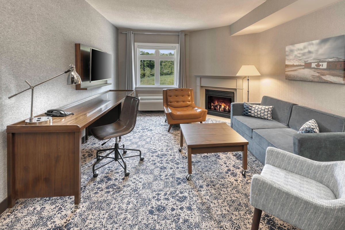 Suite, 1 Bedroom, Fireplace, Ground Floor