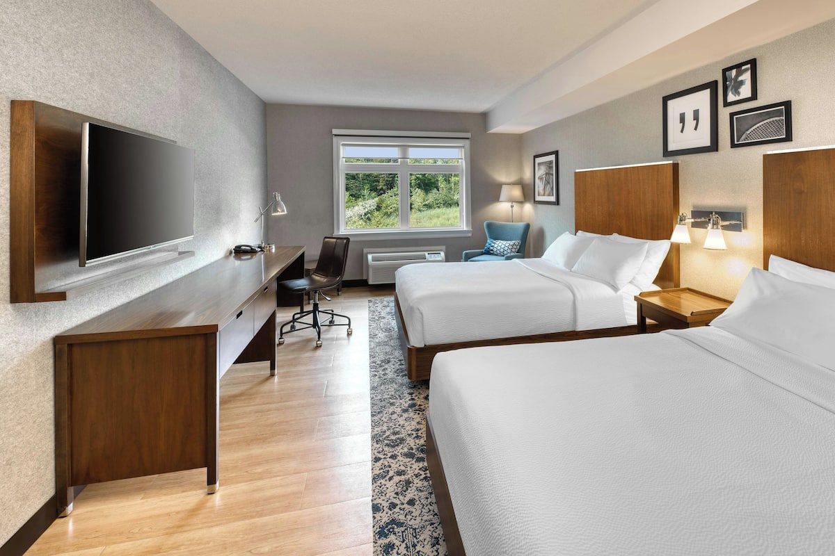 Room, 2 Queen Beds, Non Smoking | Hypo-allergenic bedding, down comforters, in-room safe, desk