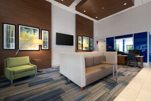 Lobby sitting area - Holiday Inn Express & Suites Surrey by IHG (Surrey)